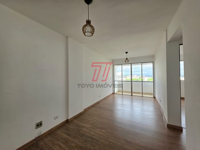 Apartamento 2 quartos e 2 banheiros, para alugar, no bairro Portão em Curitiba