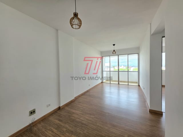 Apartamento 2 quartos e 2 banheiros, para alugar, no bairro Portão em Curitiba