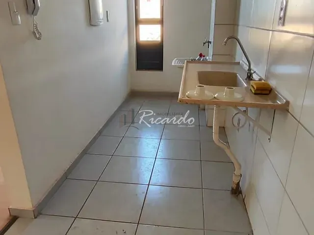 Apartamento 2 quartos e 1 banheiro, à venda, no bairro Jardim Maria Celina em Londrina