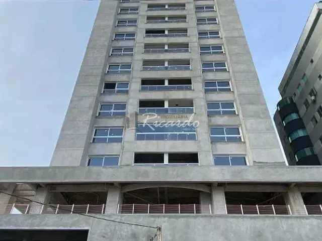 Apartamento com 155m² 3 quartos e 4 banheiros, à venda, no bairro Centro em Arapongas