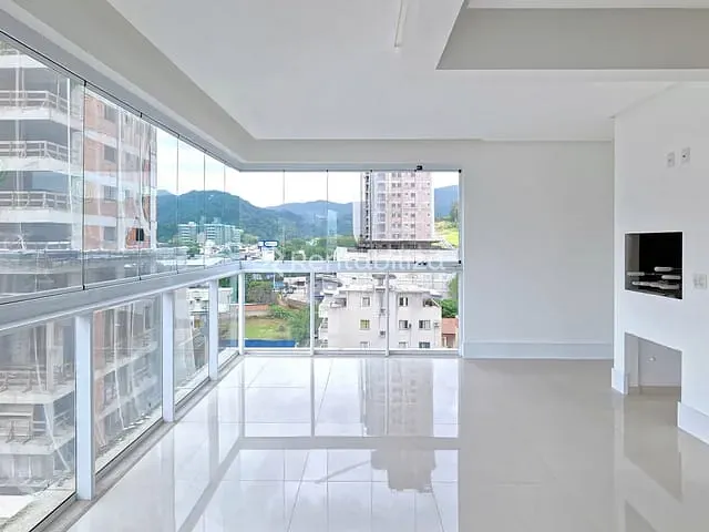 Apartamento 3 quartos e 4 banheiros, à venda, no bairro Centro em Itapema
