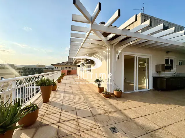 Cobertura / Penthouse 4 quartos e 4 banheiros, para alugar, no bairro Itacoatiara em Niterói