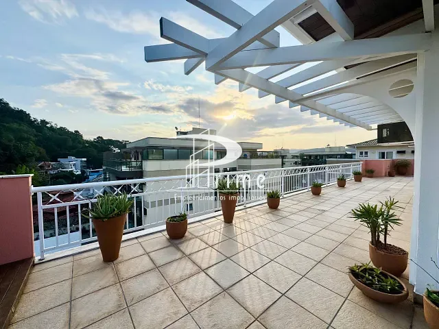 Cobertura / Penthouse 4 quartos e 4 banheiros, para alugar, no bairro Itacoatiara em Niterói