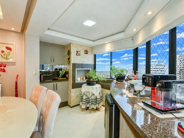 Apartamento com 269m² 4 quartos e 5 banheiros, à venda, no bairro Cabral em Curitiba