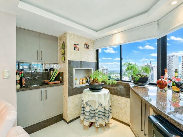 Apartamento com 269m² 4 quartos e 5 banheiros, à venda, no bairro Cabral em Curitiba