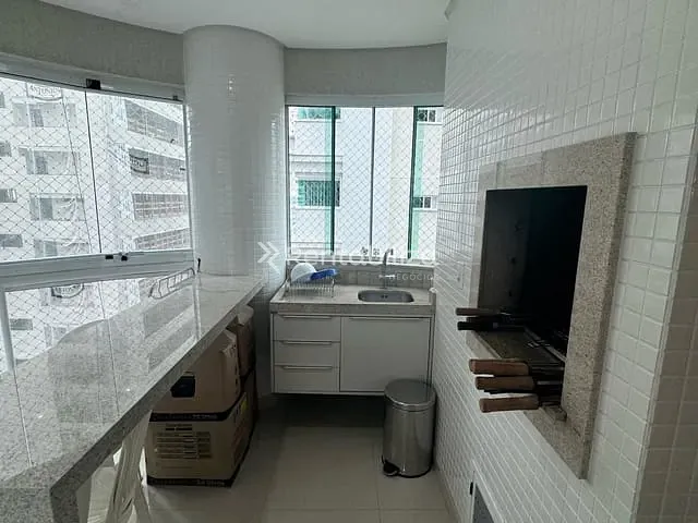 Apartamento 3 quartos e 3 banheiros, à venda, no bairro Meia Praia em Itapema