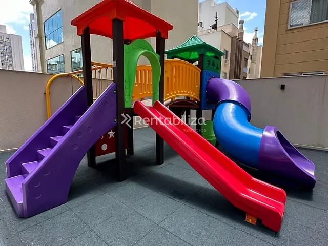 Apartamento com 267m² 4 quartos e 4 banheiros, à venda, no bairro Meia Praia em Itapema