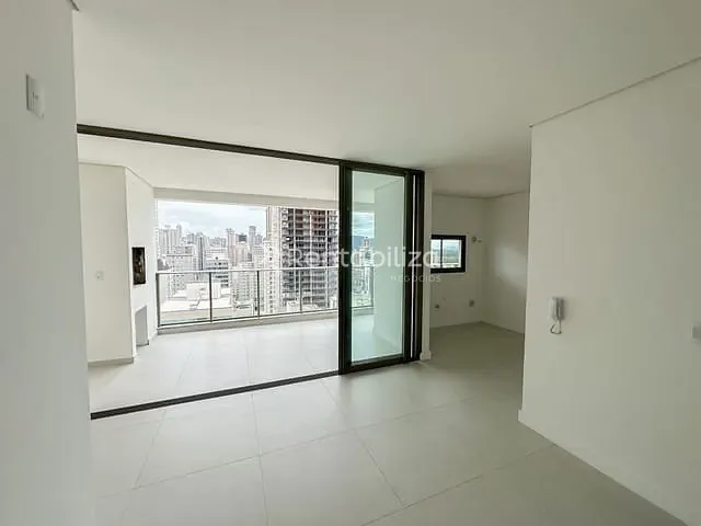Apartamento 3 quartos e 4 banheiros, à venda, no bairro Meia Praia em Itapema