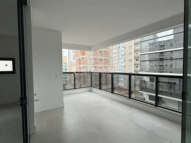 Apartamento 3 quartos e 3 banheiros, à venda, no bairro Meia Praia em Itapema