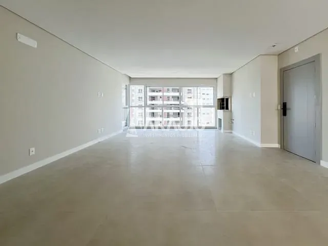 Apartamento com 220m² 3 quartos e 3 banheiros, à venda, no bairro Centro em Itajaí