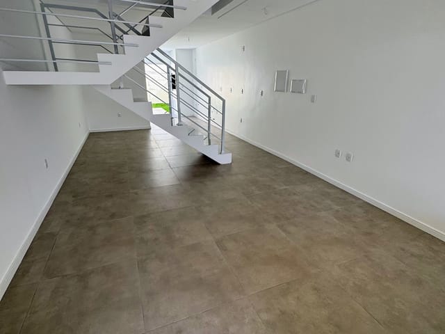 Casa 2 quartos e 3 banheiros, à venda, no bairro Ingleses do Rio Vermelho em Florianópolis