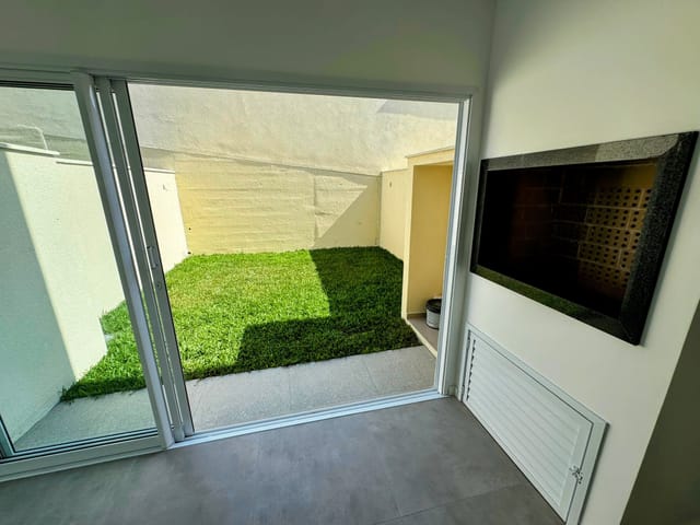 Casa 2 quartos e 3 banheiros, à venda, no bairro Ingleses do Rio Vermelho em Florianópolis
