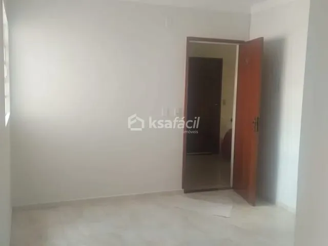Apartamento 2 quartos e 1 banheiro, à venda, no bairro Jardim Centenário em Campo Grande