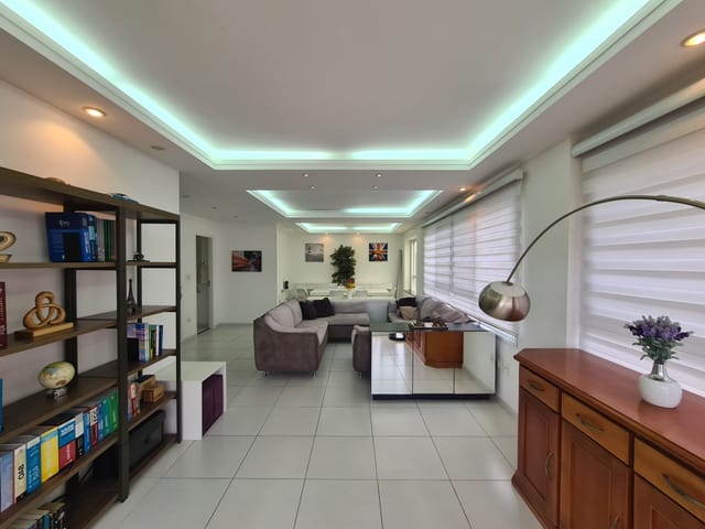 Apartamento com 202m² 4 quartos e 4 banheiros, à venda, no bairro Centro em Taubaté