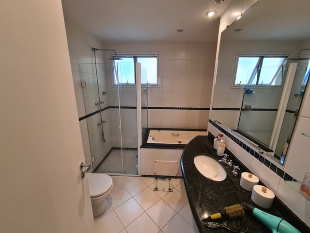 Apartamento com 202m² 4 quartos e 4 banheiros, à venda, no bairro Centro em Taubaté