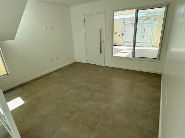 Casa 3 quartos e 3 banheiros, à venda, no bairro Ingleses do Rio Vermelho em Florianópolis