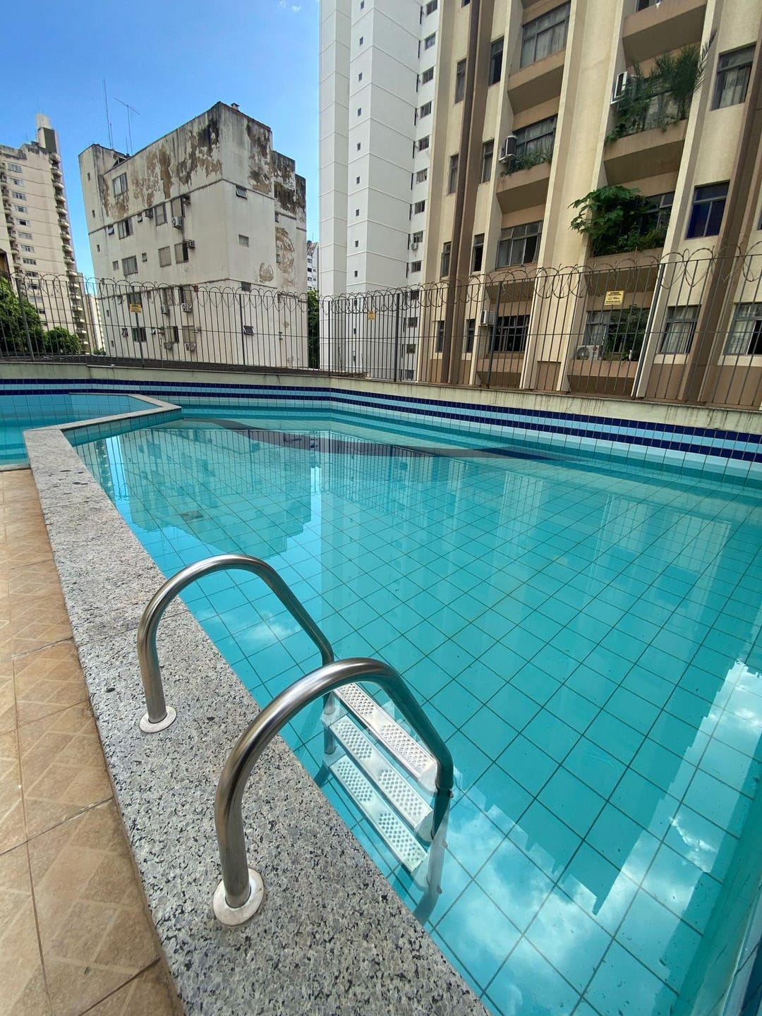 Apartamento à venda com 4 quartos, 160m² - Foto 1