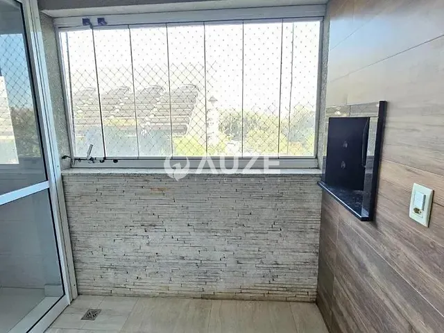 Apartamento com 75m² 3 quartos e 2 banheiros, para alugar, no bairro Cabral em Curitiba