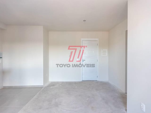 Apartamento 2 quartos e 1 banheiro, à venda, no bairro Campo Comprido em Curitiba