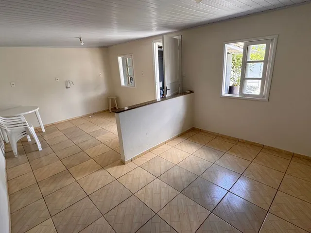 Casa 2 quartos e 1 banheiro, para alugar, no bairro Cordeiros em Itajaí