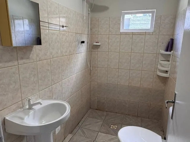 Casa 2 quartos e 1 banheiro, para alugar, no bairro Cordeiros em Itajaí