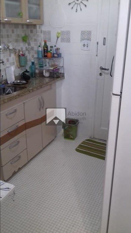 Apartamento à venda com 2 quartos, 65m² - Foto 11