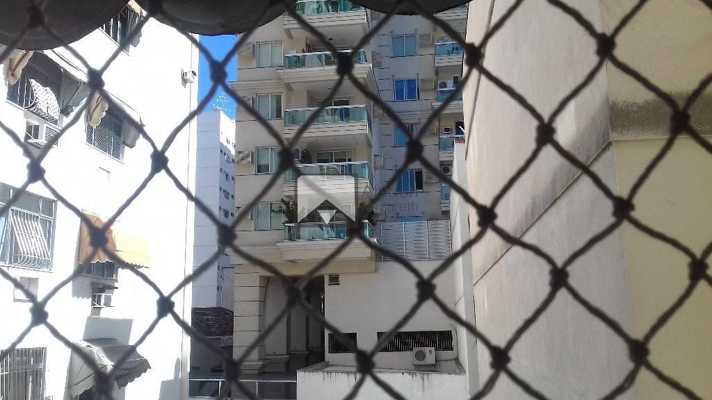 Apartamento à venda com 2 quartos, 65m² - Foto 4