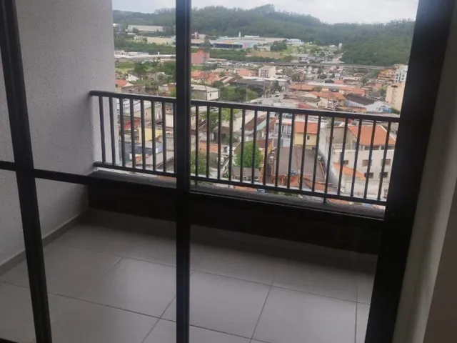Apartamento com 55m² 3 quartos e 1 banheiro, para alugar, no bairro Vila Assis Brasil em Mauá