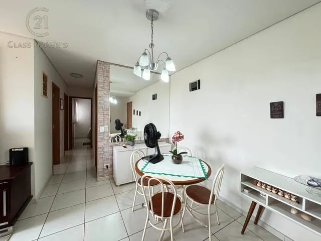 Apartamento com 59m² 3 quartos e 1 banheiro, à venda, no bairro Champagnat em Londrina