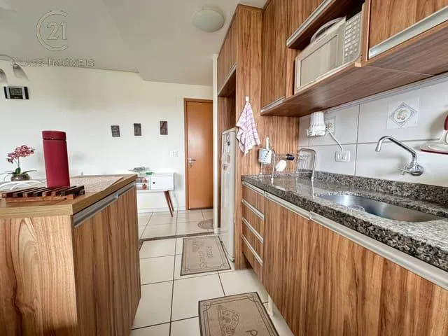 Apartamento com 59m² 3 quartos e 1 banheiro, à venda, no bairro Champagnat em Londrina