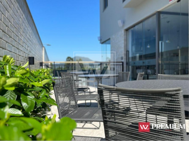 Apartamento 2 quartos e 2 banheiros, à venda, no bairro Meia Praia em Itapema