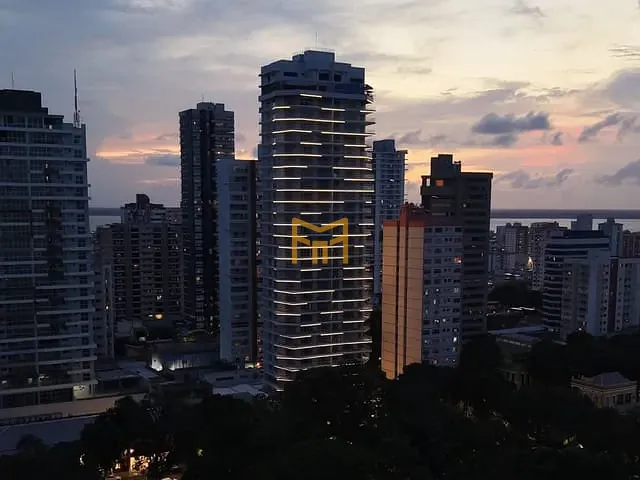 Apartamento 3 quartos e 4 banheiros, à venda, no bairro Batista Campos em Belém