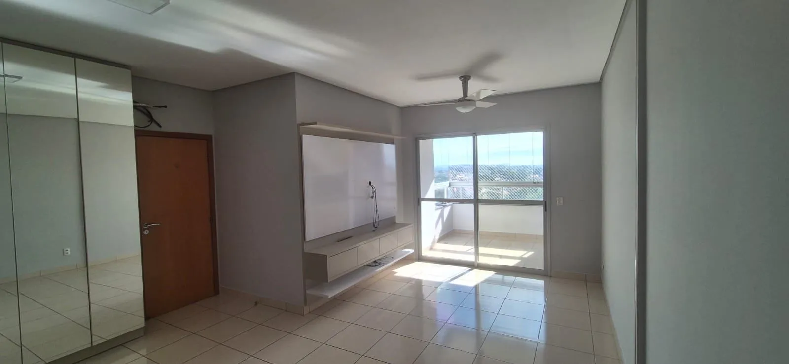 APARTAMENTO À VENDA – CONDOMÍNIO PANTANAL 3