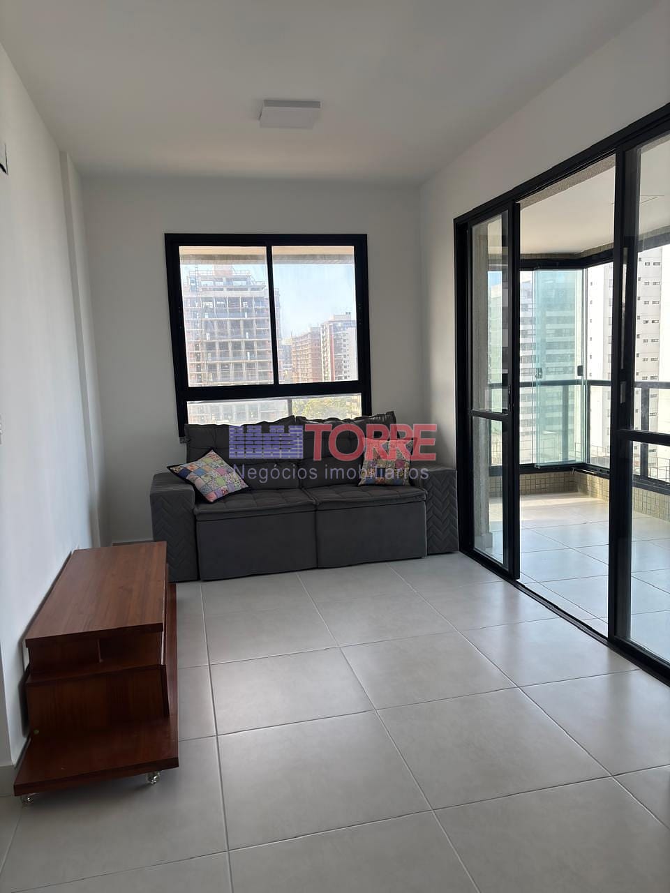 Apartamento à venda com 3 quartos, 76m² - Foto 2