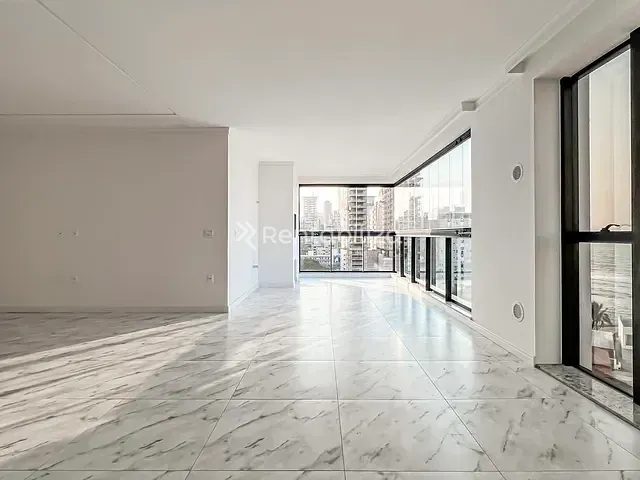 Apartamento 3 quartos e 3 banheiros, à venda, no bairro Perequê em Porto Belo