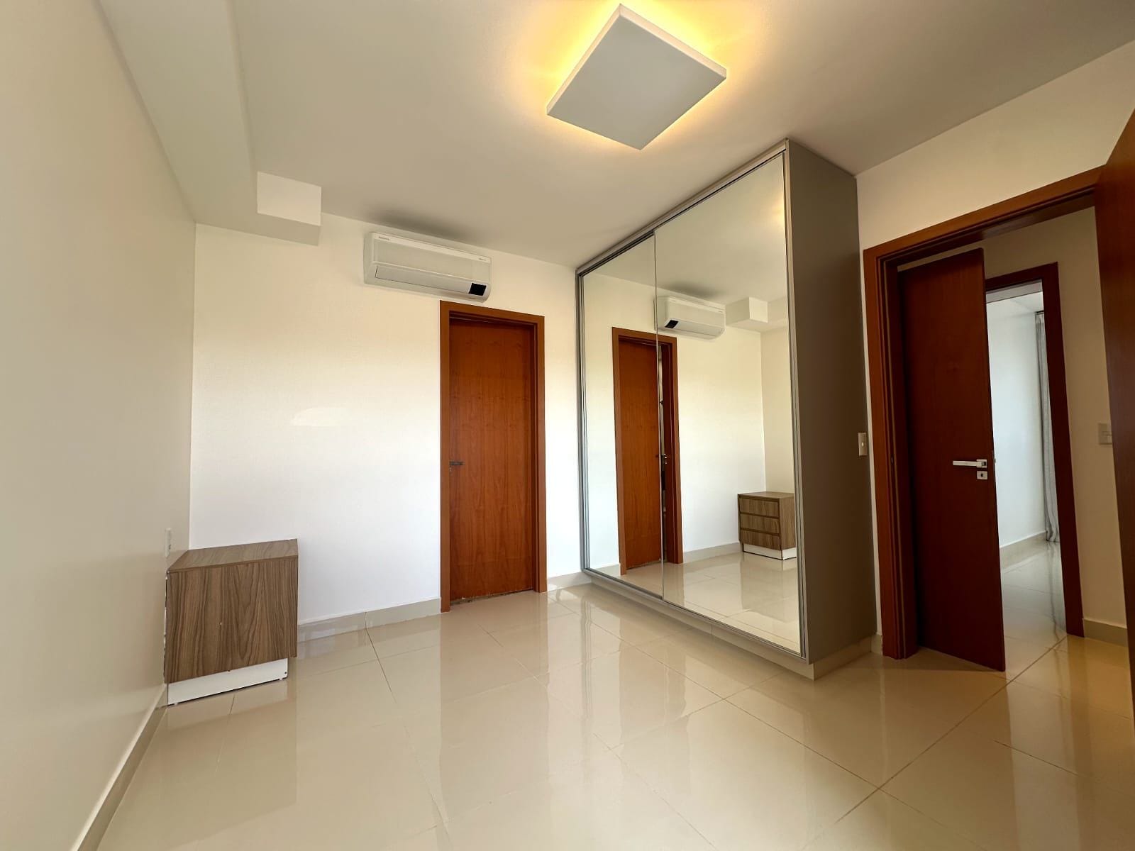 Apartamento à venda com 3 quartos, 97m² - Foto 2