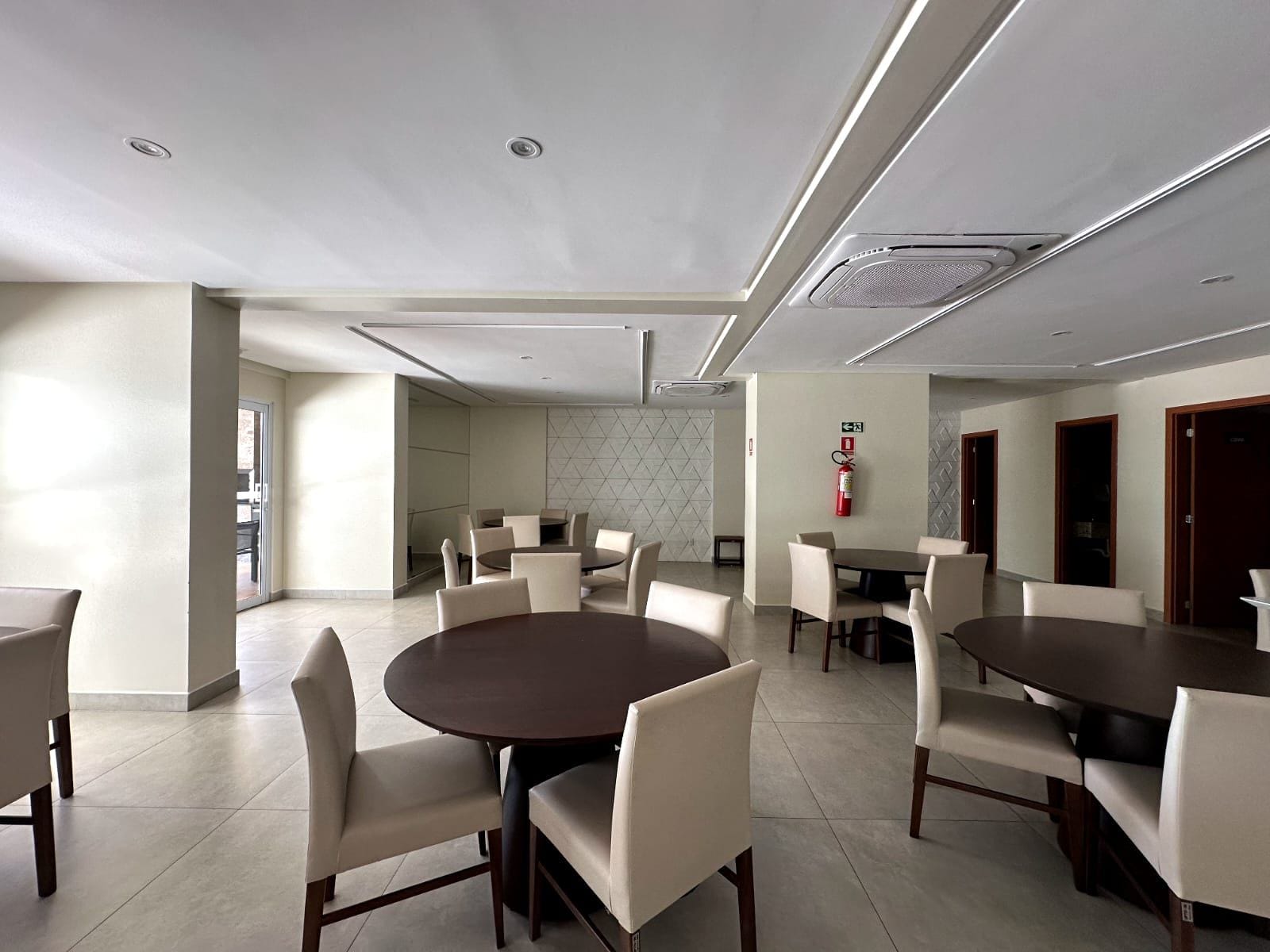 Apartamento à venda com 3 quartos, 97m² - Foto 17
