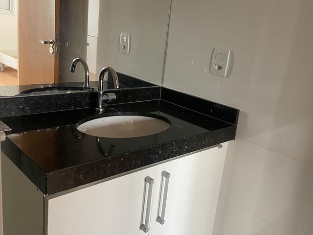 Foto do Apartamento - Ed. Aruak - Apartamento para locação com 3 dormitórios por R$ 2.200,00 - Londrina, PR | Premier Imóveis