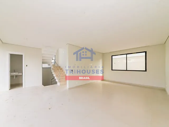Sobrado com 220m² 3 quartos e 4 banheiros, à venda, no bairro Guabirotuba em Curitiba
