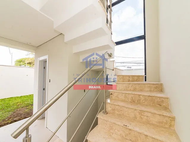 Sobrado com 220m² 3 quartos e 4 banheiros, à venda, no bairro Guabirotuba em Curitiba