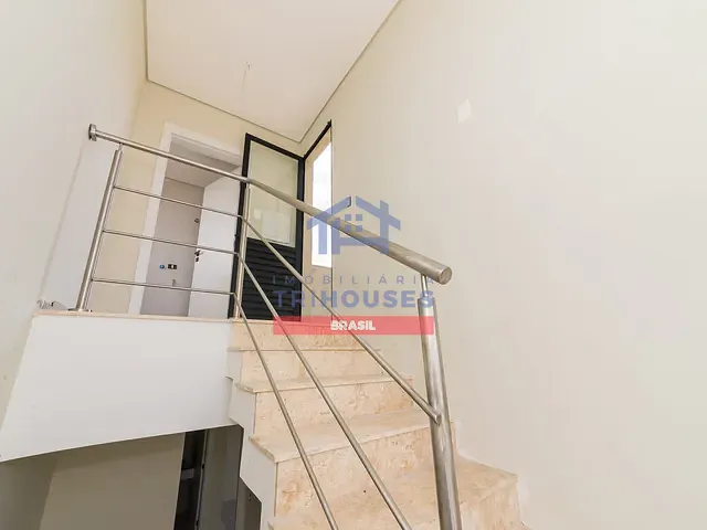 Sobrado com 220m² 3 quartos e 4 banheiros, à venda, no bairro Guabirotuba em Curitiba