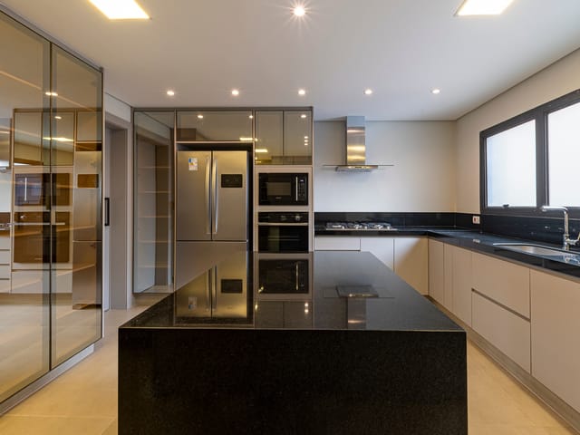 Apartamento com 200m² 3 quartos e 5 banheiros, à venda, no bairro Cambuí em Campinas
