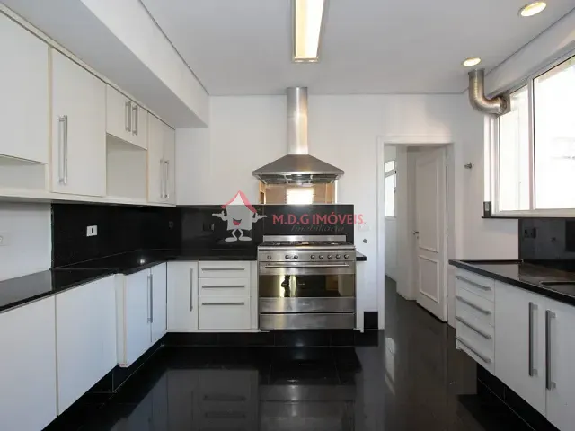 Apartamento com 230m² 3 quartos e 3 banheiros, para alugar, no bairro Cerqueira César em São Paulo