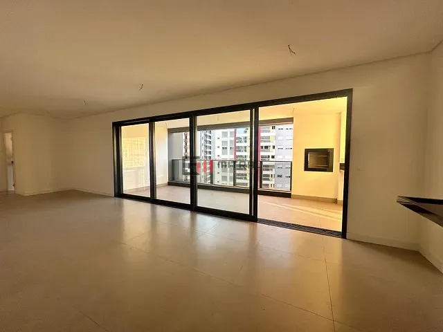 Apartamento 3 quartos e 5 banheiros, à venda, no bairro Gleba Fazenda Palhano em Londrina