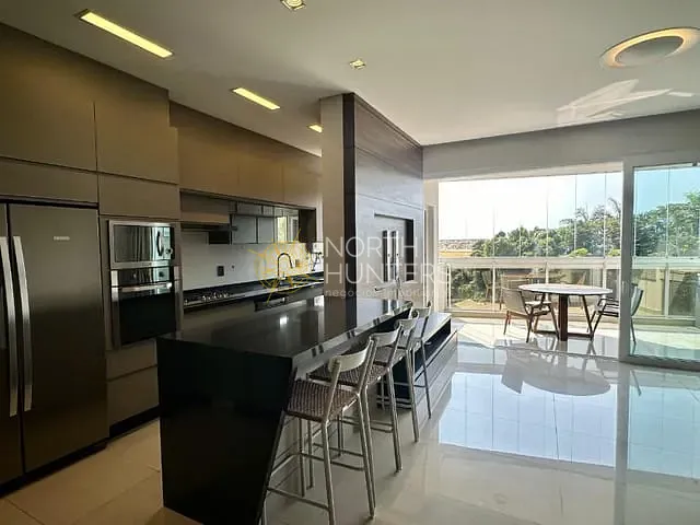 Apartamento com 170m² 3 quartos e 4 banheiros, à venda ou para alugar, no bairro Jurerê em Florianópolis