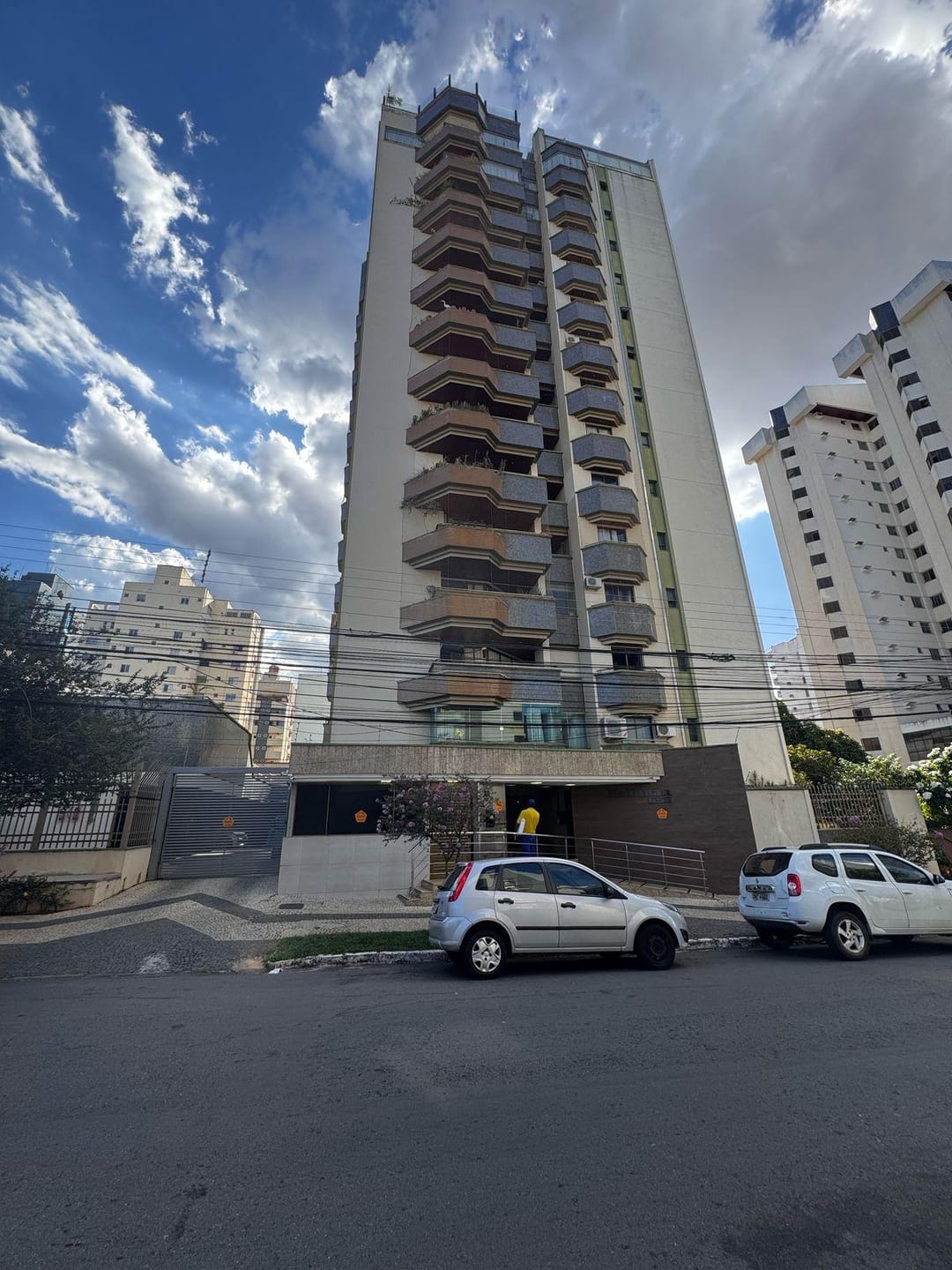 Apartamento à venda com 4 quartos, 298m² - Foto 1