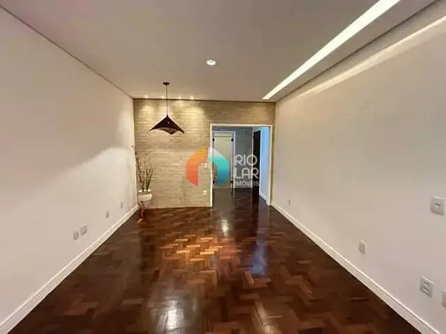 Apartamento com 90m² 2 quartos e 3 banheiros, à venda, no bairro Cosme Velho em Rio de Janeiro