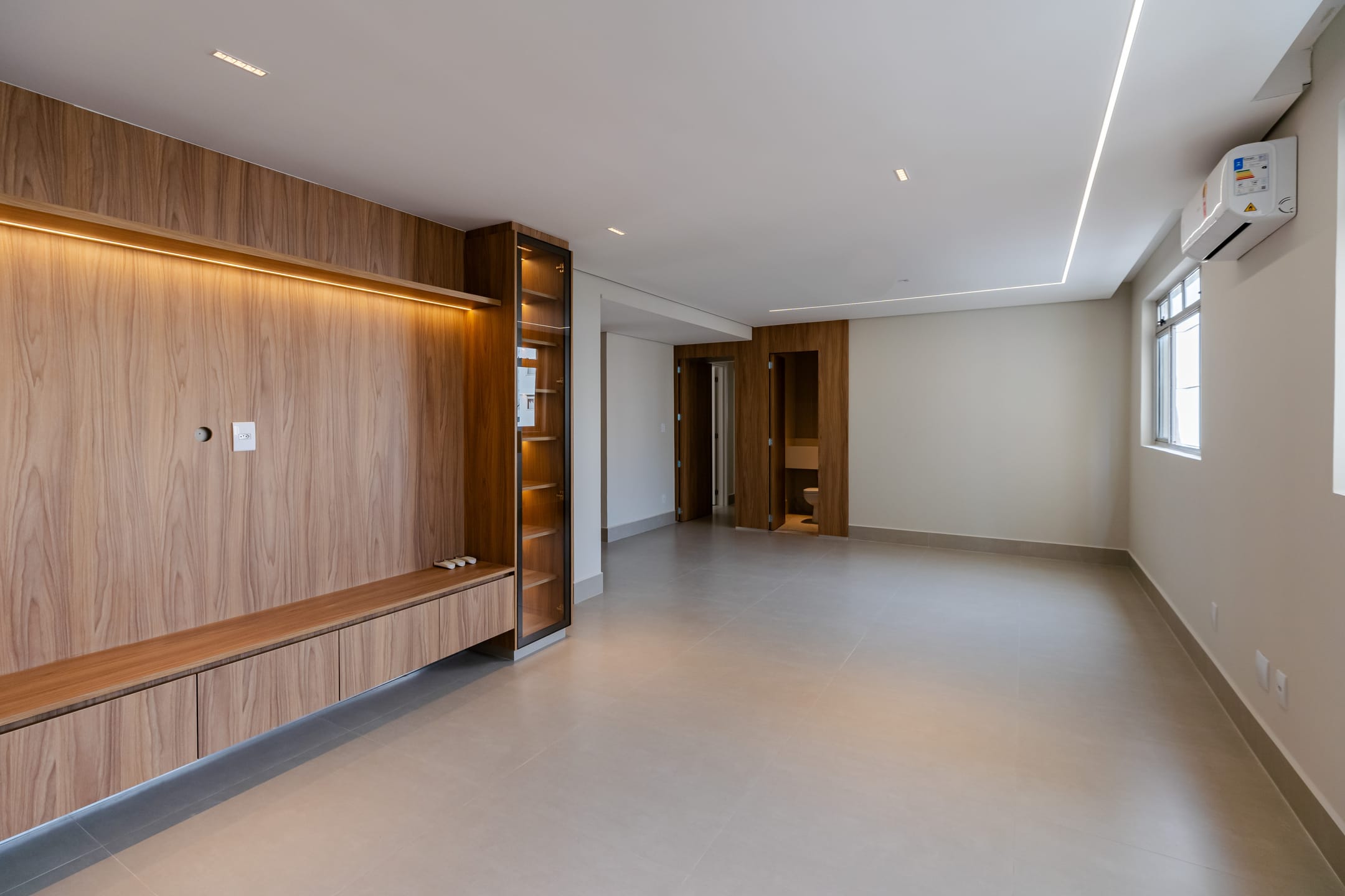 Apartamento à venda com 3 quartos, 125m² - Foto 2