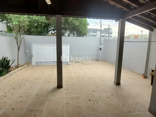 Casa com 200m² 3 quartos e 2 banheiros, para alugar, no bairro Centro em Campo Grande