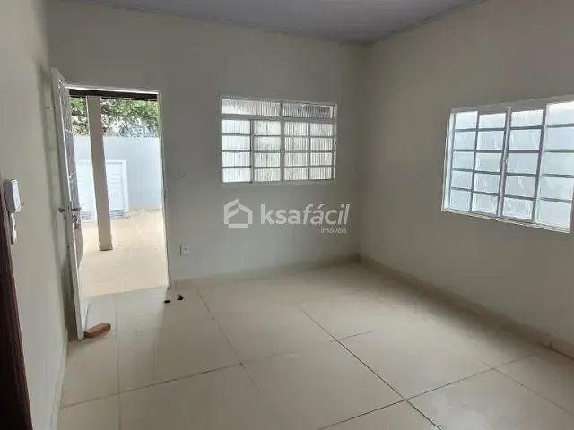 Casa com 200m² 3 quartos e 2 banheiros, para alugar, no bairro Centro em Campo Grande